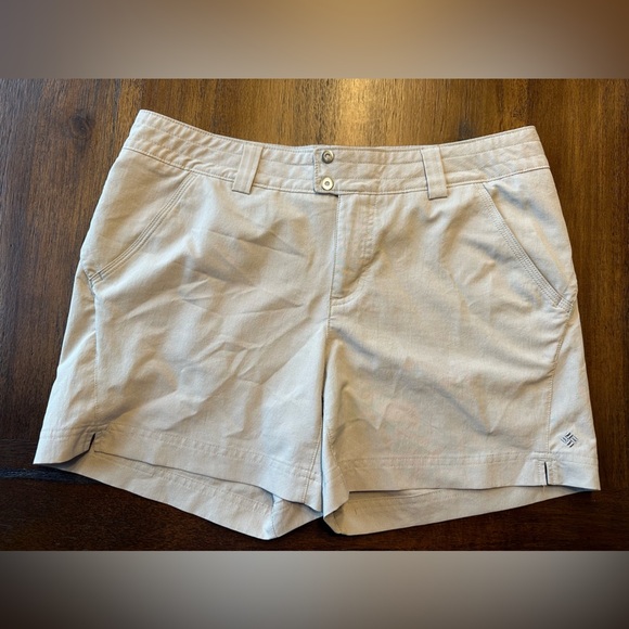 Columbia Women's Tan Shorts- size 12 - Picture 1 of 9